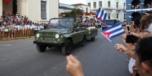 las-cenizas-de-fidel-son-trasladadas-hacia-santiago-en-ek-oriente-de-cuba-efe-660x330