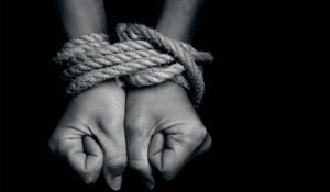 manos-atadas