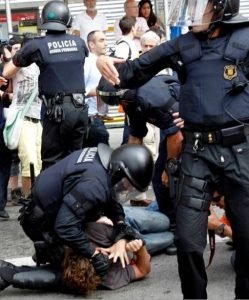 brutalidad-barcelona-policias-8 (1)