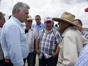 Los-campesinos-hablaron-con-el-Presidente-como-se-debe-con-la-verdad-de-la-tierra.-580x435